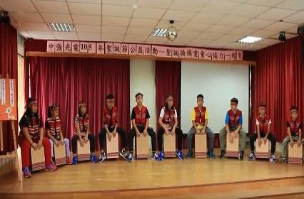 中强光电2016年『圣诞换换爱，童心鞋力一起来』-苗栗县南庄乡蓬莱国小木箱鼓表演