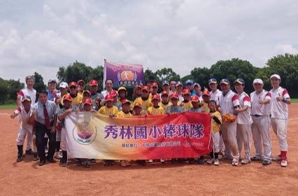 中强光电2018年『箇中好手․强棒出击 』赞助嘉义县民雄乡秀林国小棒球队